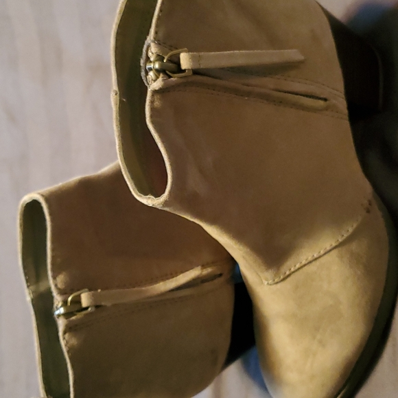 Old Navy tan suede boots, size 9 - Picture 10 of 11